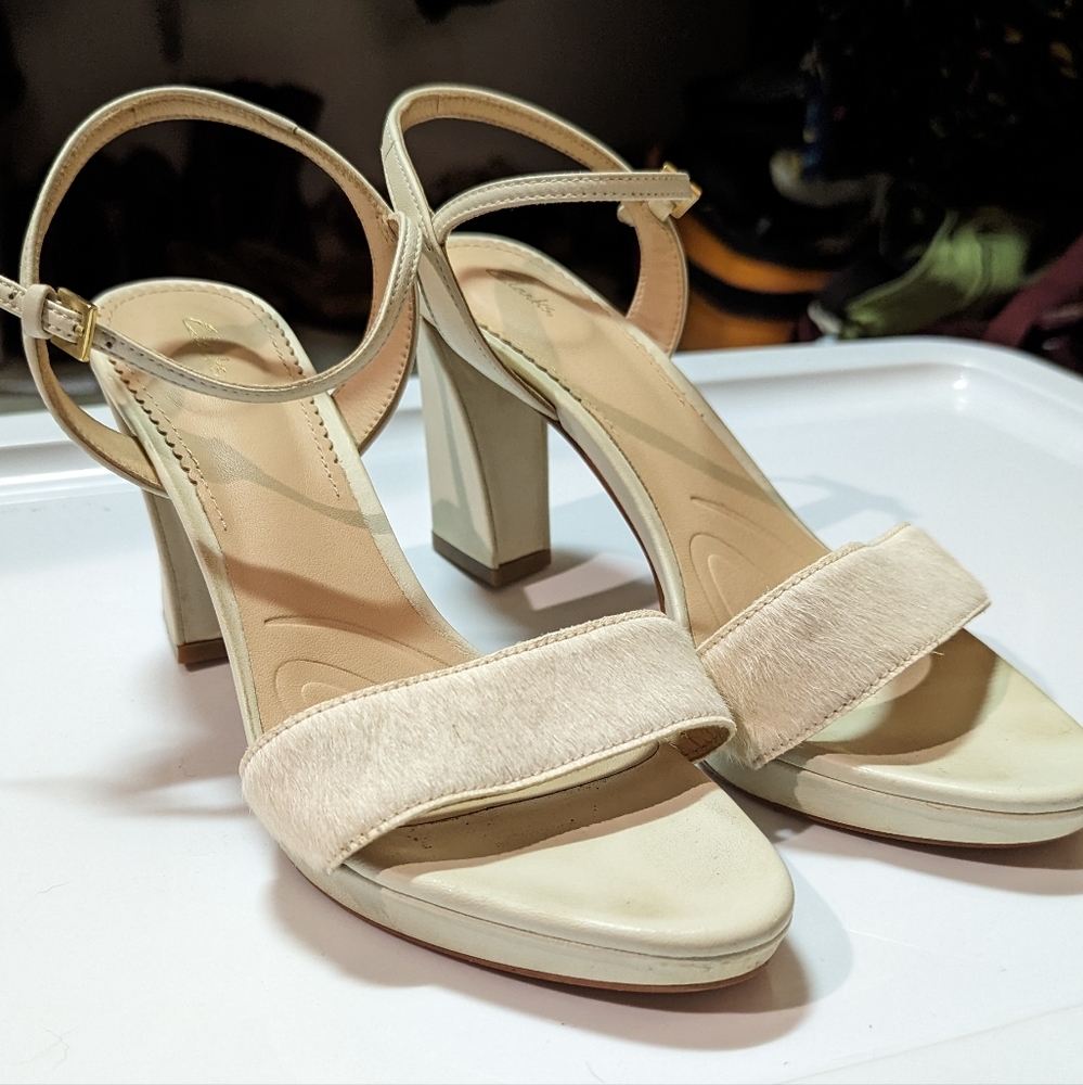 Clarks cream colored heels size 8